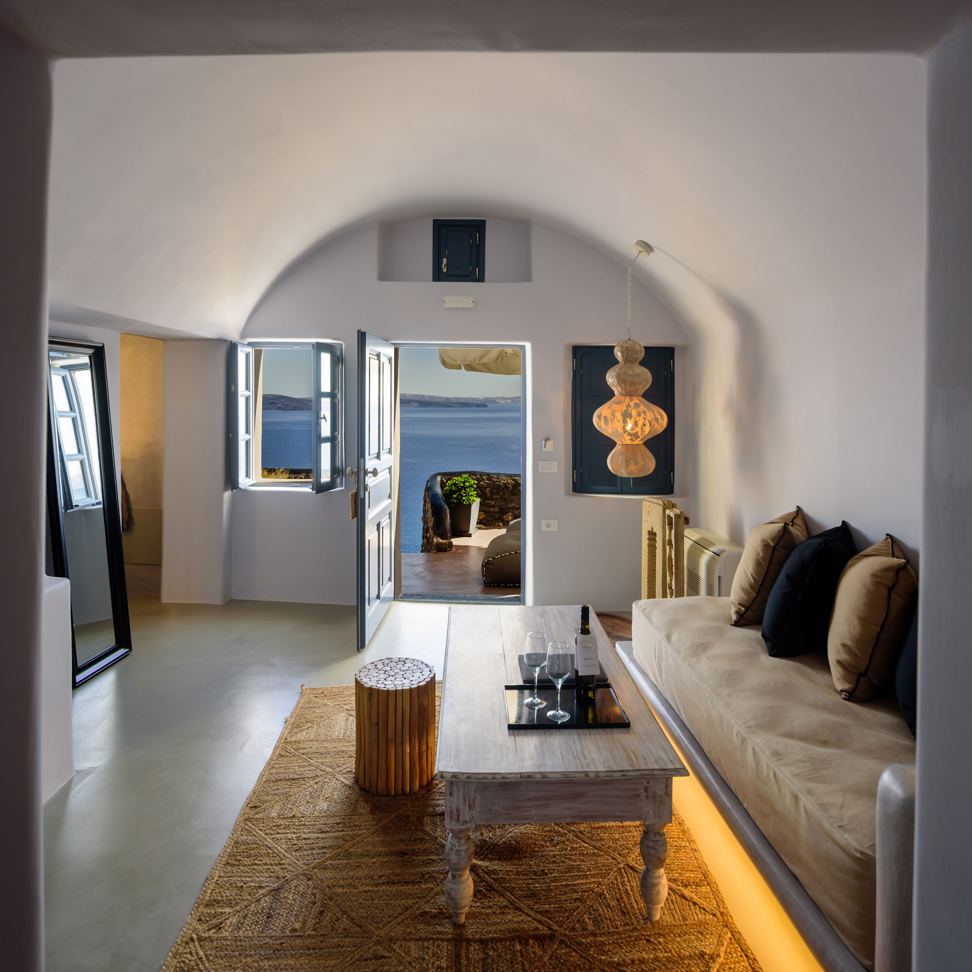 NostosOiaSantorini2025_SignatureCaveSuite_171_Booking